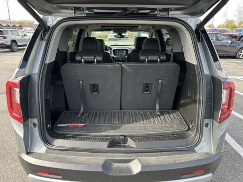 Used 2023 GMC Acadia SLT w/ Technology Package image 18