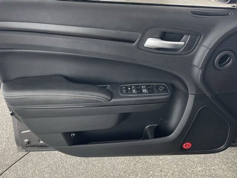 Used 2014 Chrysler 300 S image 34