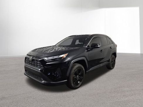 Used 2023 Toyota RAV4 XLE AWD/4WD image 2