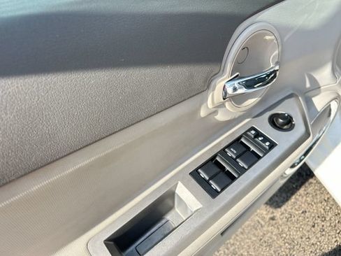 Used 2009 Dodge Avenger R/T FWD image 25