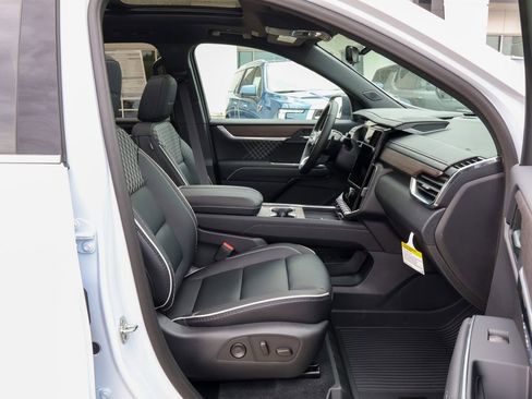 New 2026 GMC Acadia Denali w/ Super Cruise Package FWD image 38