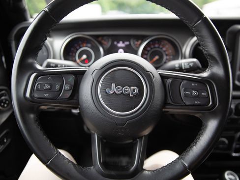 Used 2022 Jeep Gladiator Sport AWD/4WD image 11