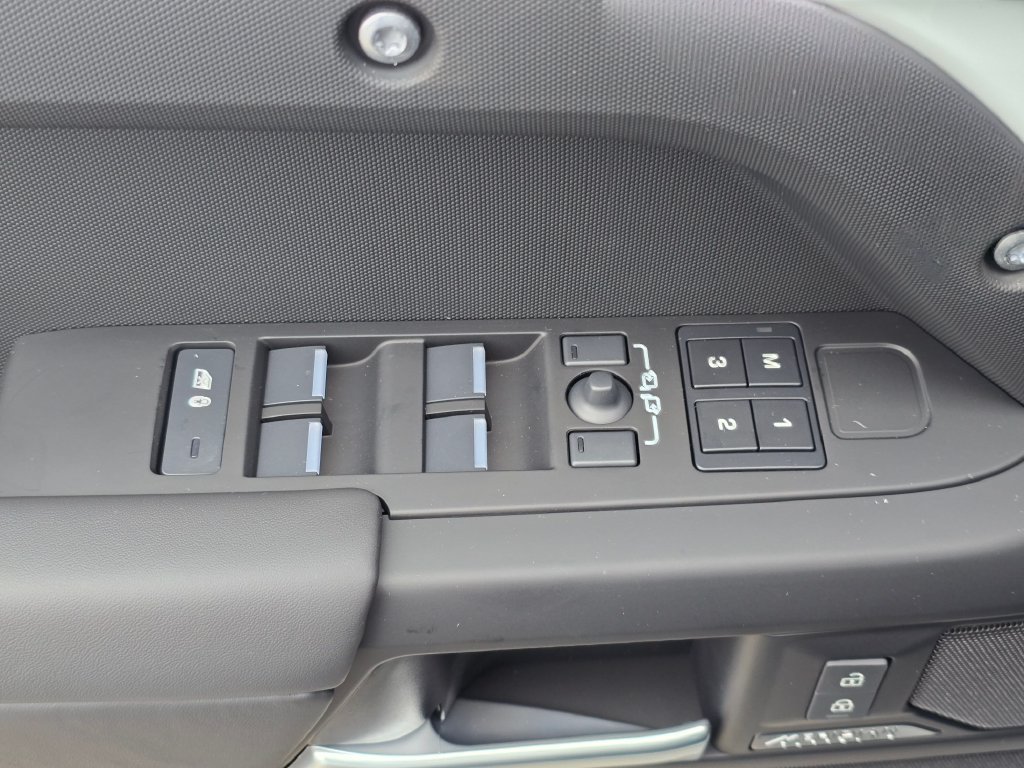 New 2026 Land Rover Defender 110 X-Dynamic SE AWD/4WD image 29