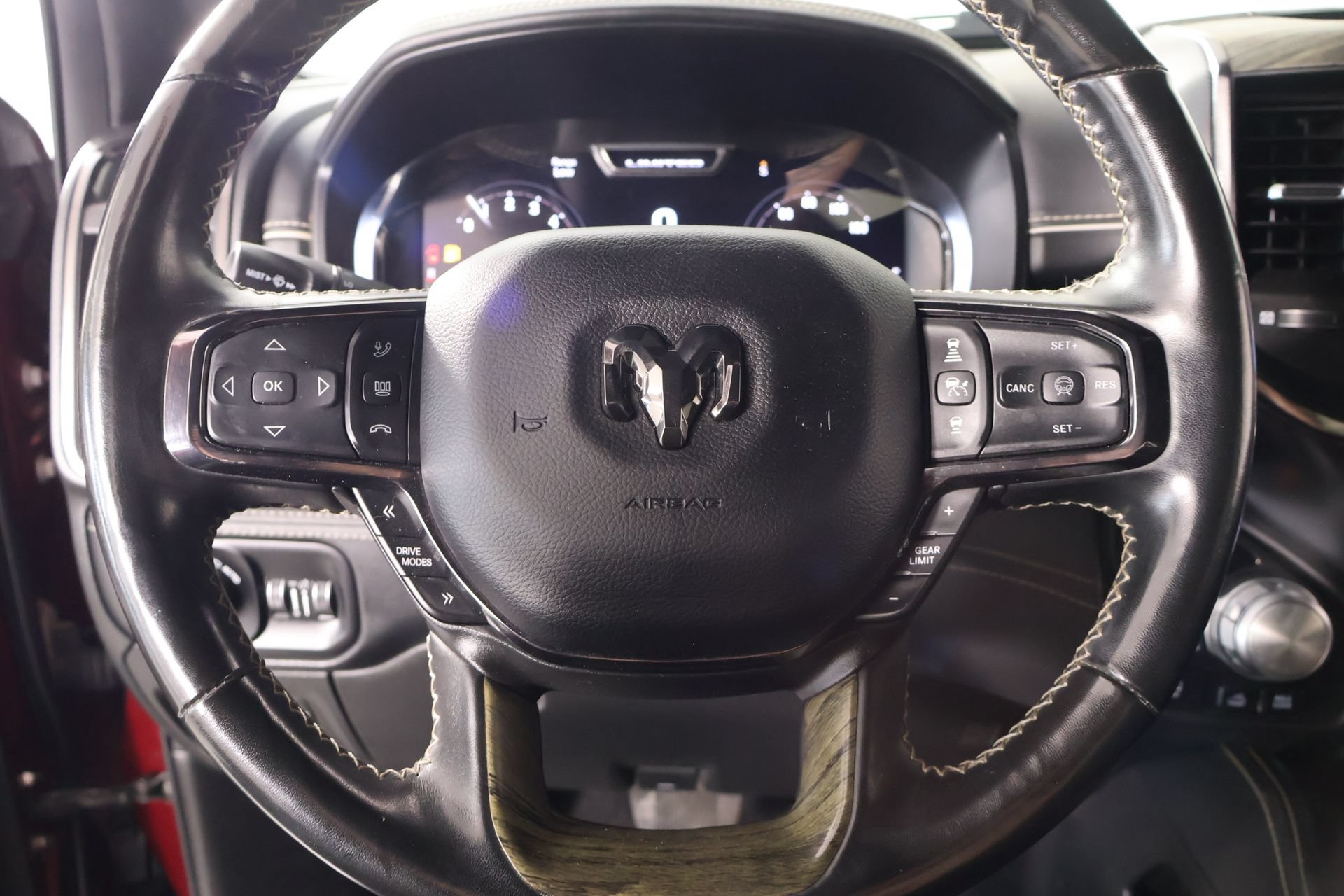 Used 2025 RAM 1500 Limited w/ Off Road Group AWD/4WD image 3