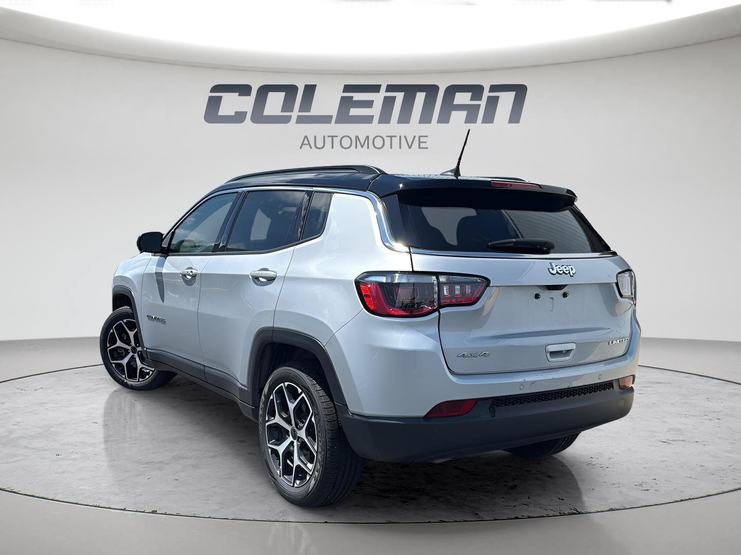 Used 2025 Jeep Compass Limited AWD/4WD image 3