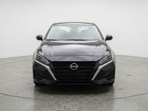 Used 2025 Nissan Altima 2.5 SV image 2