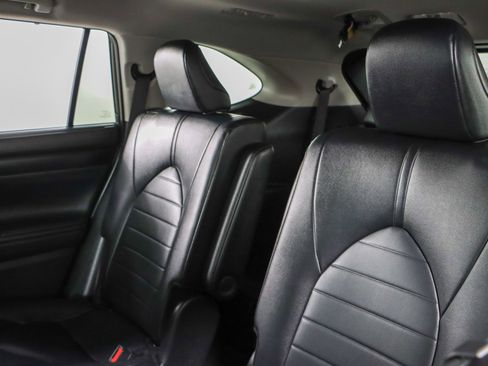 Used 2024 Toyota Highlander XLE image 26