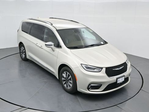 Used 2021 Chrysler Pacifica Limited w/ Premium & Safety Sphere Group image 53