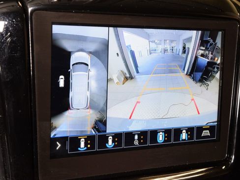 Used 2021 Chevrolet Traverse LT w/ LT Premium Package image 23