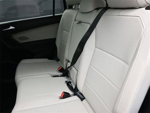 Used 2021 Volkswagen Tiguan SEL w/ 3-Row Tiguan MDO Package image 12