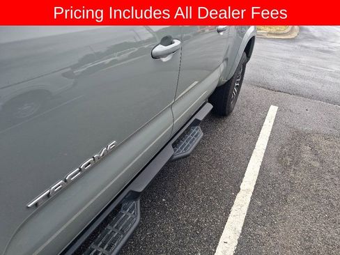 Used 2022 Toyota Tacoma TRD Sport w/ TRD Premium Sport Package AWD/4WD image 7