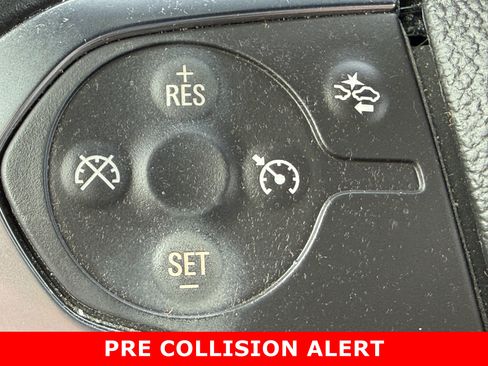 Used 2022 Chevrolet Traverse LT image 23