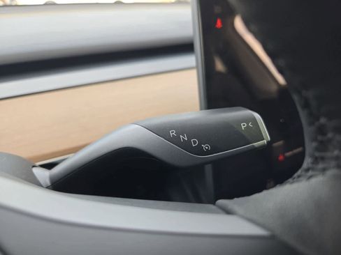 Used 2023 Tesla Model Y Long Range image 34