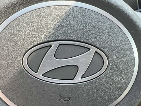 Used 2024 Hyundai Elantra SE FWD image 31