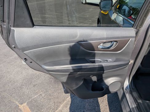 Used 2014 Nissan Rogue SV AWD/4WD image 17
