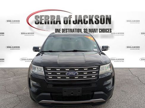 Used 2016 Ford Explorer XLT w/ Equipment Group 202A image 3