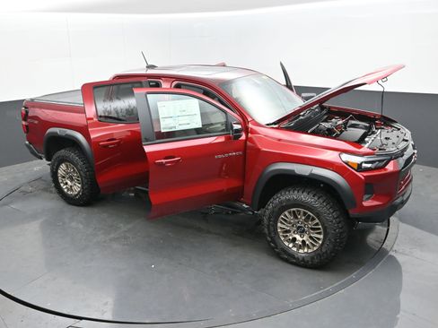 New 2026 Chevrolet Colorado ZR2 w/ Technology Package AWD/4WD image 39