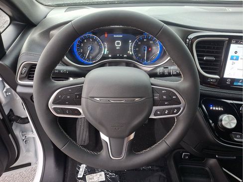 New 2027 Chrysler Pacifica Select AWD/4WD image 13
