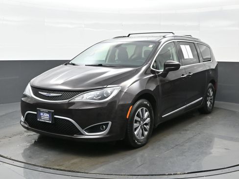 Used 2019 Chrysler Pacifica Touring-L Plus image 1