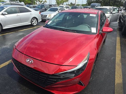 Used 2021 Hyundai Elantra SEL w/ Cargo Package FWD image 4