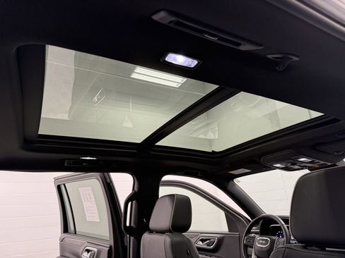 Used 2023 GMC Yukon XL SLT image 33