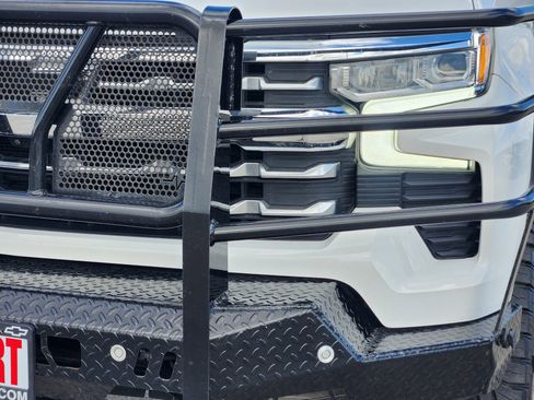 Used 2023 Chevrolet Silverado 1500 LTZ w/ LTZ Convenience Package II AWD/4WD image 8