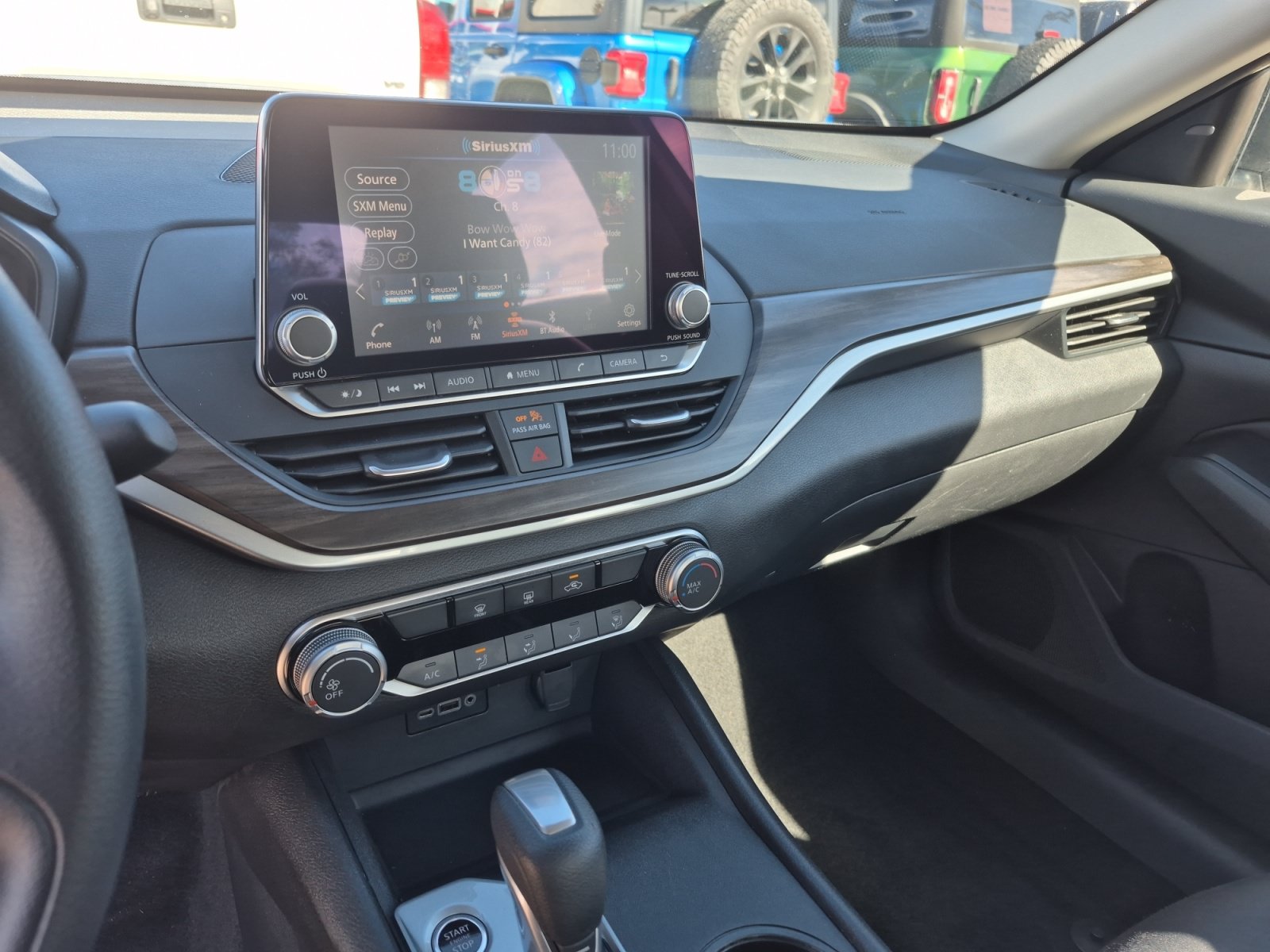 Used 2025 Nissan Altima 2.5 SV FWD image 11