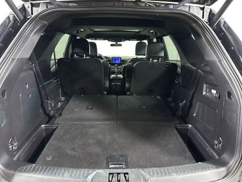 Used 2020 Ford Explorer XLT w/ Equipment Group 202A image 27