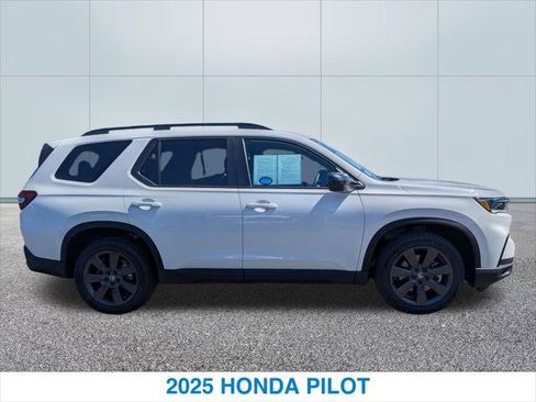 Certified 2025 Honda Pilot Sport image 6