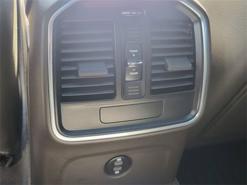 Used 2021 Porsche Macan image 32