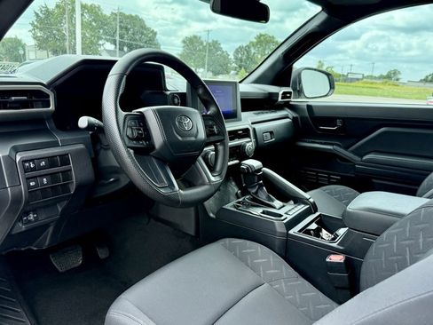 Used 2024 Toyota Tacoma SR image 9