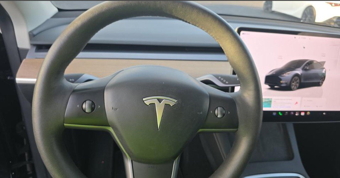 Used 2024 Tesla Model Y Long Range RWD image 3