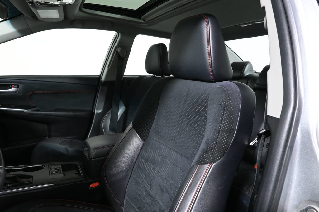 Used 2016 Toyota Camry XSE w/ Moonroof Package FWD image 16