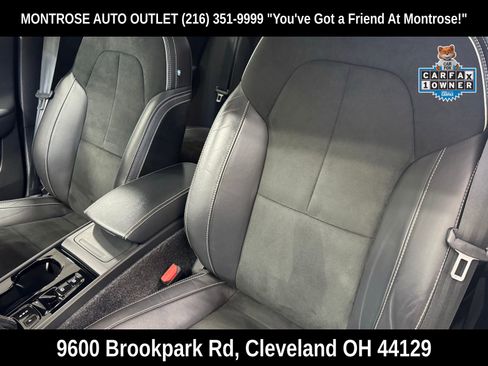 Used 2022 Volvo XC40 T5 R-Design w/ Climate Package image 32