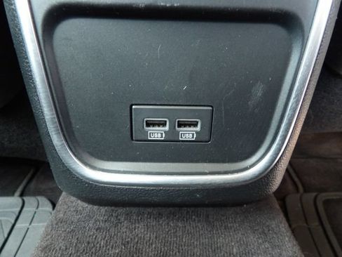 Used 2017 Chrysler 300 Limited w/ Value Package RWD image 12