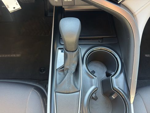 Used 2020 Toyota Camry LE image 15