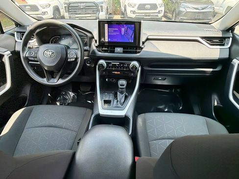 Used 2025 Toyota RAV4 XLE AWD/4WD image 16