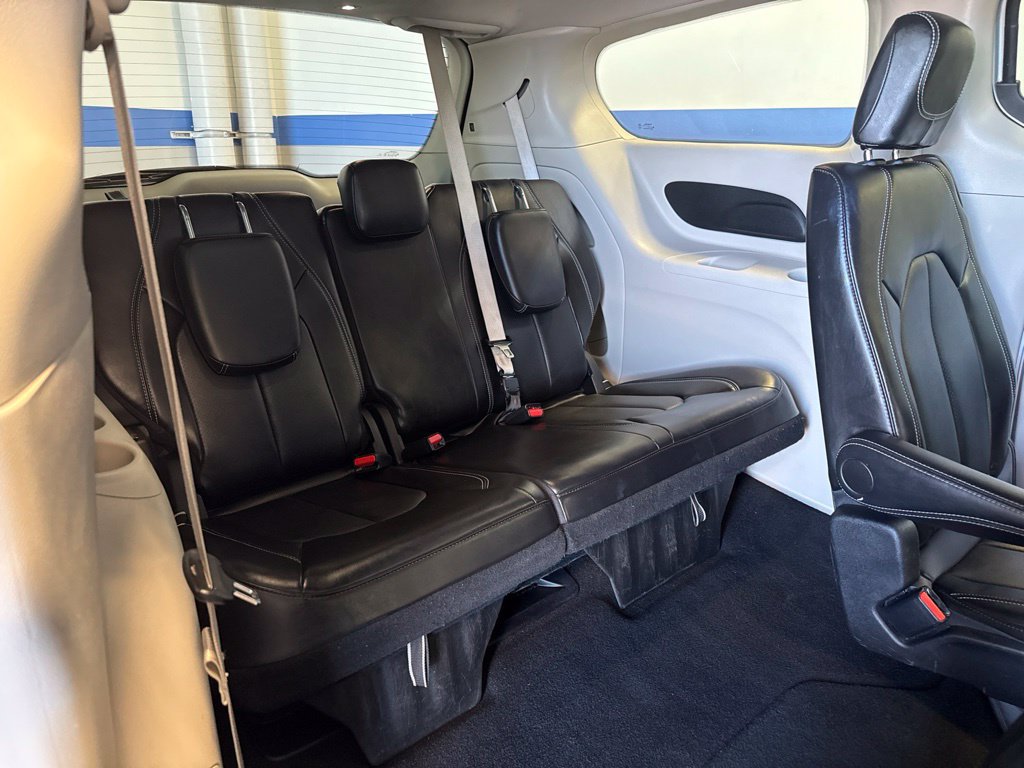 Used 2024 Chrysler Pacifica Touring-L FWD image 22