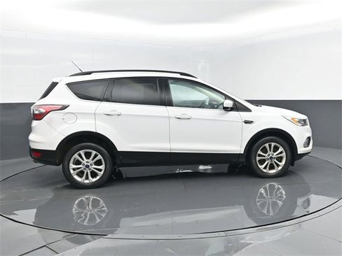 Used 2017 Ford Escape SE w/ Equipment Group 201A image 26