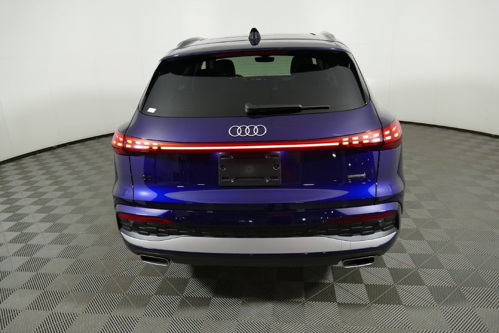 Certified 2025 Audi Q5 Premium w/ Convenience Package AWD/4WD image 4