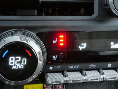 Used 2024 Toyota Tacoma TRD Off-Road image 32