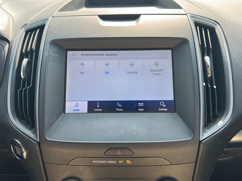 Used 2020 Ford Edge SE FWD image 16