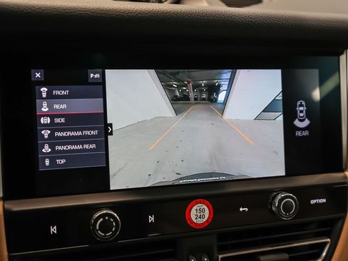 Certified 2024 Porsche Macan AWD/4WD image 28