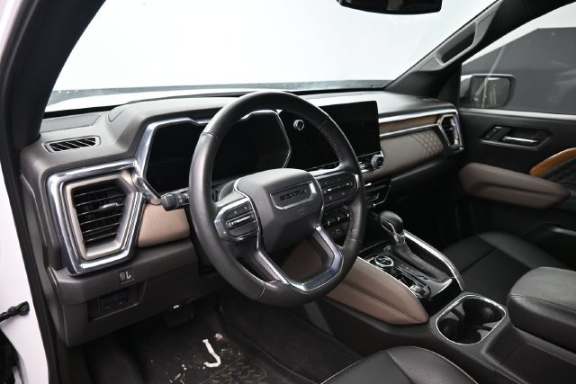 Used 2024 GMC Canyon Denali AWD/4WD image 16