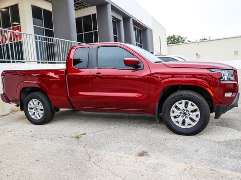 Used 2024 Nissan Frontier SV w/ SV Convenience Package RWD image 7