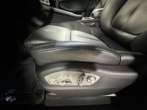 Used 2024 Porsche Macan image 17