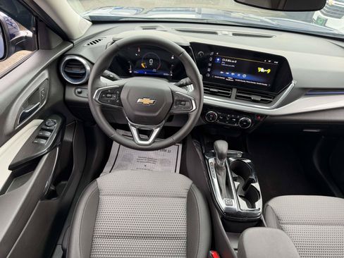 Certified 2024 Chevrolet Trax LT w/ Driver Confidence Package FWD image 12
