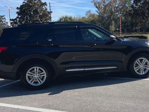 Used 2021 Ford Explorer XLT w/ Equipment Group 202A image 10