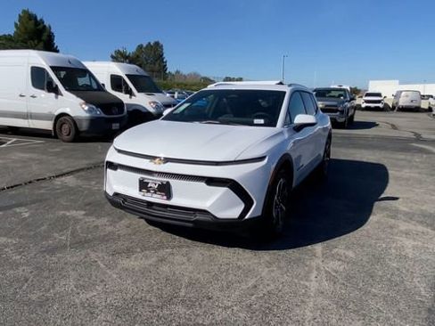 New 2026 Chevrolet Equinox EV LT FWD image 3