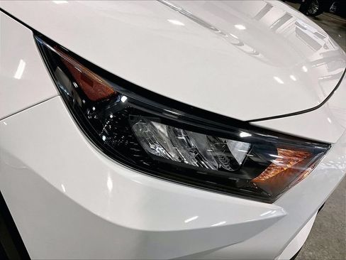 Used 2020 Toyota RAV4 LE w/ Carpet Mat Package AWD/4WD image 33